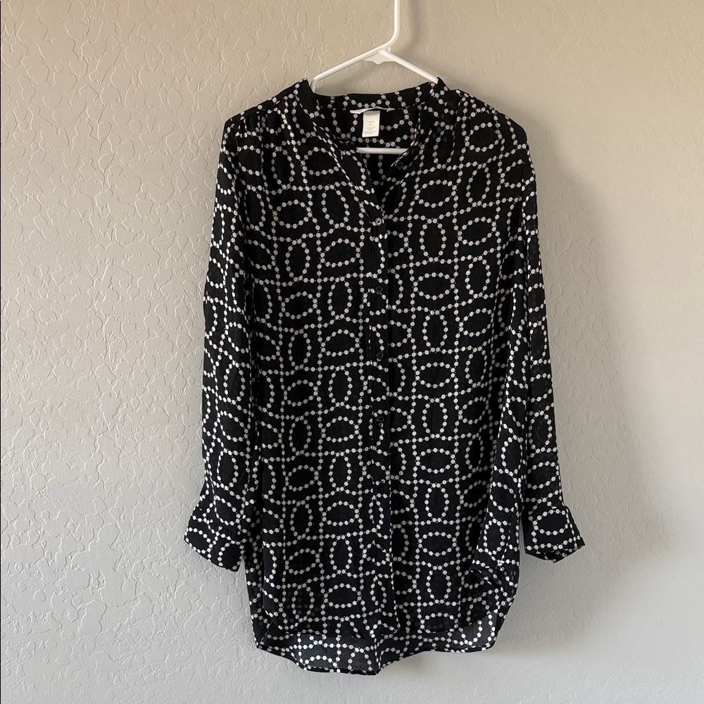 H&M Black and White Geometric Long Sleeve shirt.